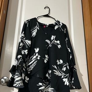 Vince Camuto Black and White Floral Blouse, XSmall, flare sleeves